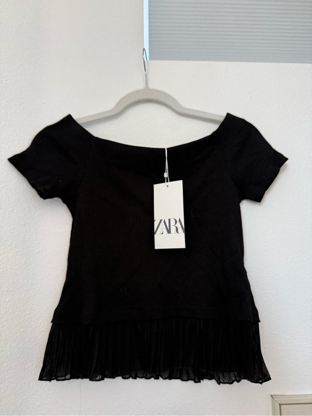 NWT ZARA Black Short Sleeve Ribbed Shirt with Pleated Hem